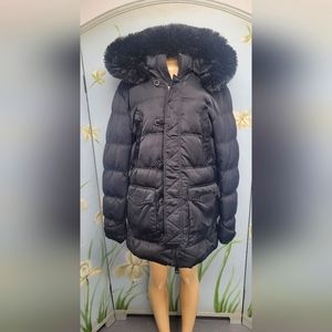 Elegant Black Puffer Jacket with Faux Fur Trim
